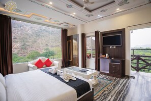 Grand Studio | Desk, free WiFi, bed sheets - Badigarh Palace Resort (Udaipur)