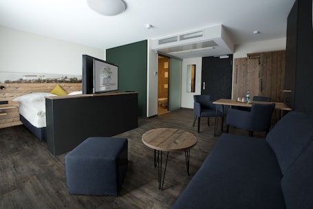 Habitación junior doble | Escritorio, espacio para trabajar con un portátil, wifi gratis. Hotel Zum Grünen Baum