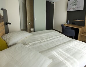 Business Single Room | Desk, laptop workspace, free WiFi, bed sheets - Hotel Zum Grünen Baum (Ellwangen)