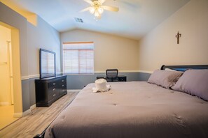 3 bedrooms, desk, WiFi, bed sheets