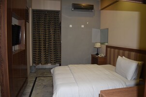 Deluxe Room | Laptop workspace, free WiFi