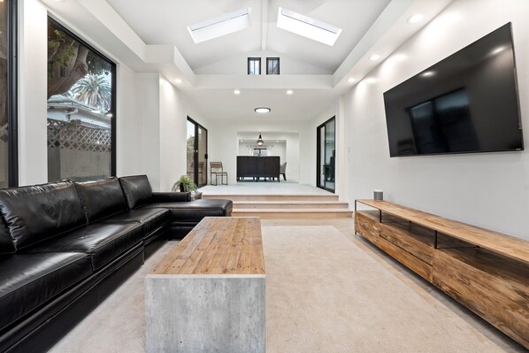 Interior - Modern Venice Beach Estate 3 Min from Abbot Kinney (Los Angeles)