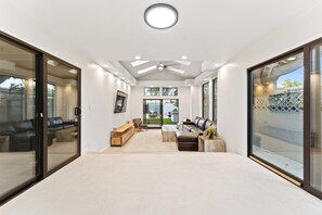 Lobby - Modern Venice Beach Estate 3 Min from Abbot Kinney (Los Angeles)
