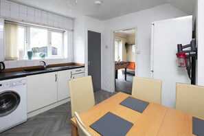 Dining - 3 Bedroom Contractors House Near New Cross Hospital (Wolverhampton)