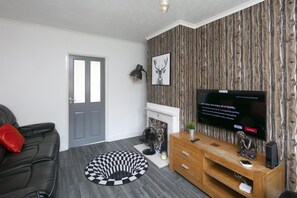 Smart TV, table football - 3 Bedroom Contractors House Near New Cross Hospital (Wolverhampton)