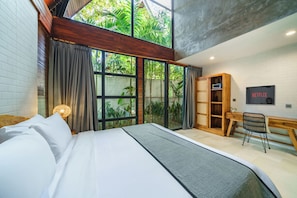2 habitaciones, caja de seguridad en la habitación y escritorio 