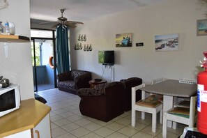 TV - 01 Dumela direct beach access Apartment (Port Shepstone)
