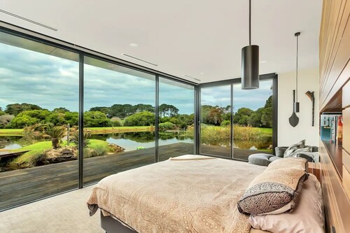 Lakehouse Estate is on 3 acres with private lake