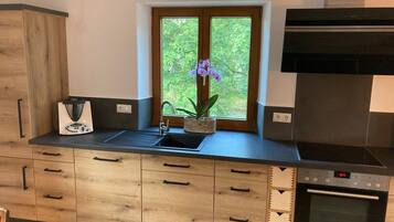 Kühlschrank, Ofen, Herdplatte, Geschirrspüler