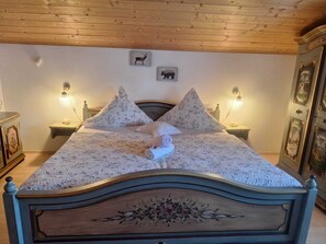 1 bedroom, bed sheets