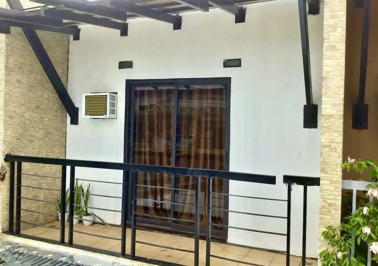 8 minutes away from Enchanted Kingdom good for 2-6 pax with Netflix and UnliWIFI