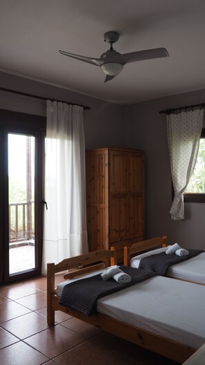 2 bedrooms, iron/ironing board, free WiFi, bed sheets