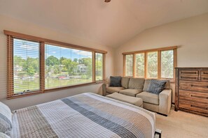 5 habitaciones, escritorio y tabla de planchar con plancha 