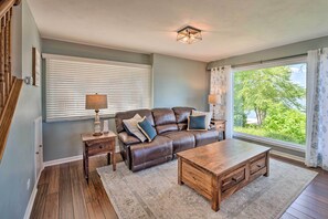TV, fireplace, DVD player, books - Lakefront Oasis w/ Boat Dock, Fire Pit, Grill (Bristol)