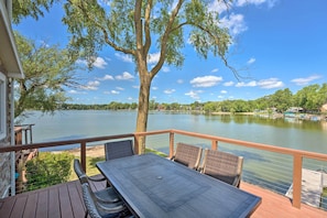 Outdoor dining - Lakefront Oasis w/ Boat Dock, Fire Pit, Grill (Bristol)