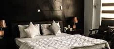 Deluxe Room | Laptop workspace, free WiFi