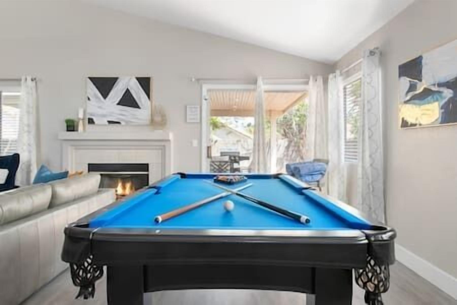 ❤️Chic 3BR Vegas Getaway w/ Pool Table and Hot Tub