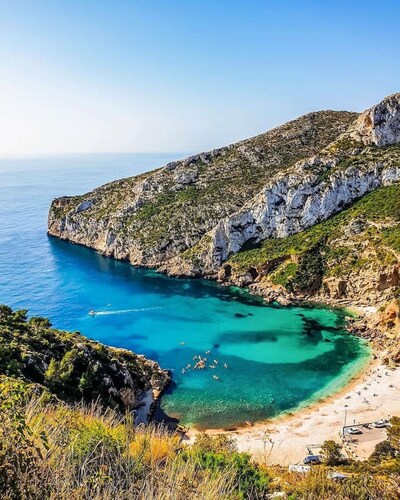 Villa near beach & town on foot