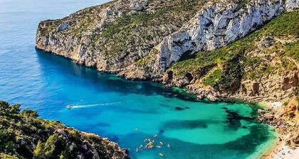 Villa near beach & town on foot