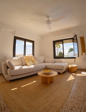 Smart TV, fireplace, ping pong - Villa near beach & town on foot (Xàbia)