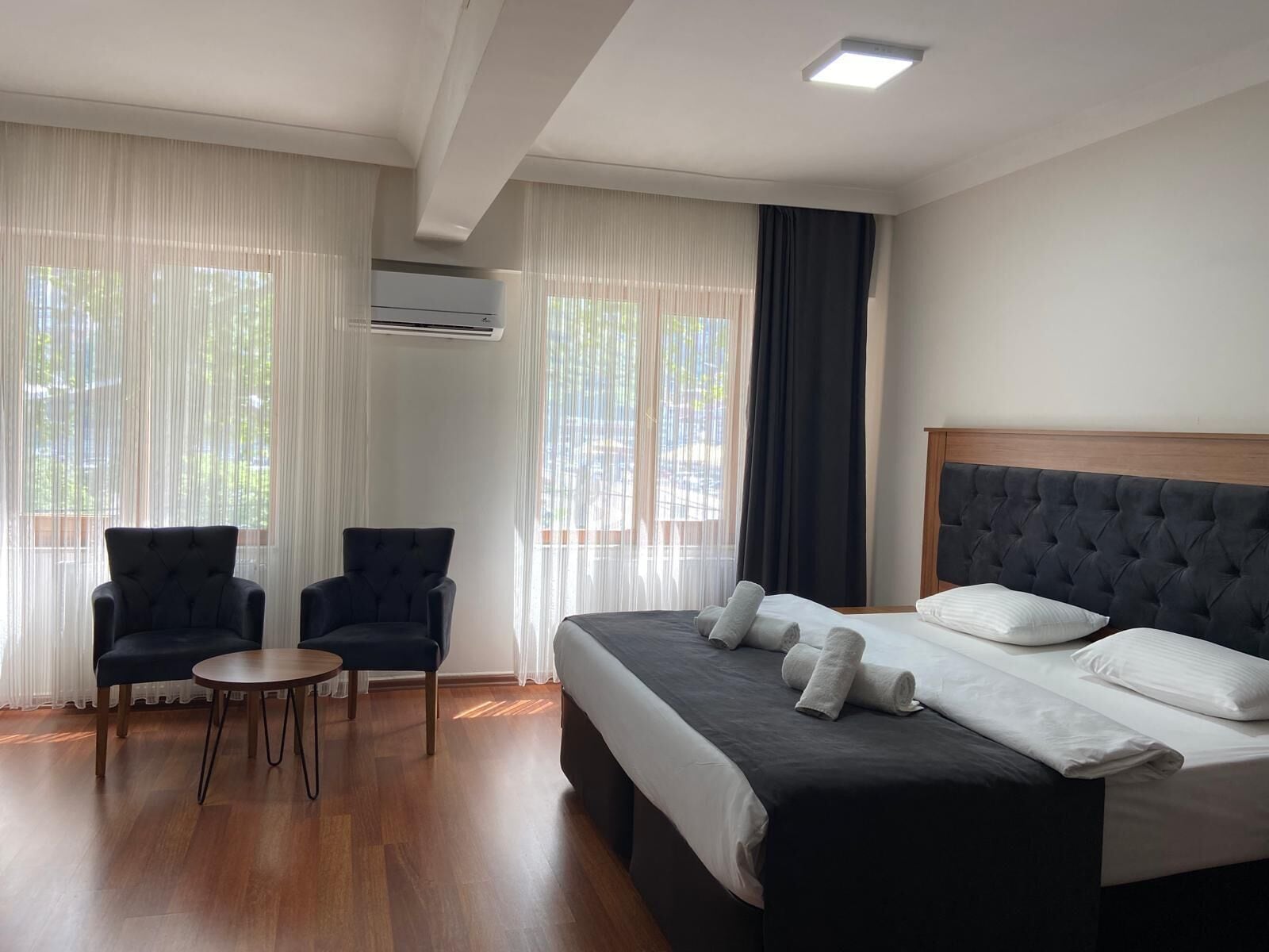 Soundproofing, free WiFi, bed sheets