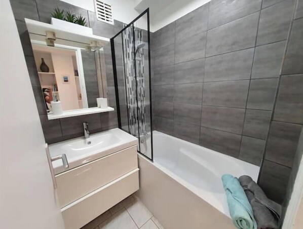 Bathtub, hair dryer, towels, soap