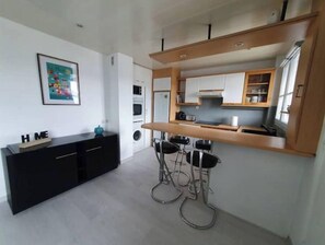 Fridge, microwave, oven, stovetop - L'Escapade Océane - downtown Le Havre (Le Havre)