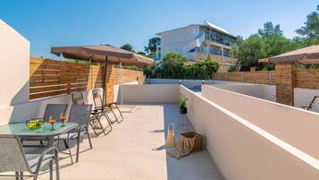 Blackout curtains, iron/ironing board, free WiFi