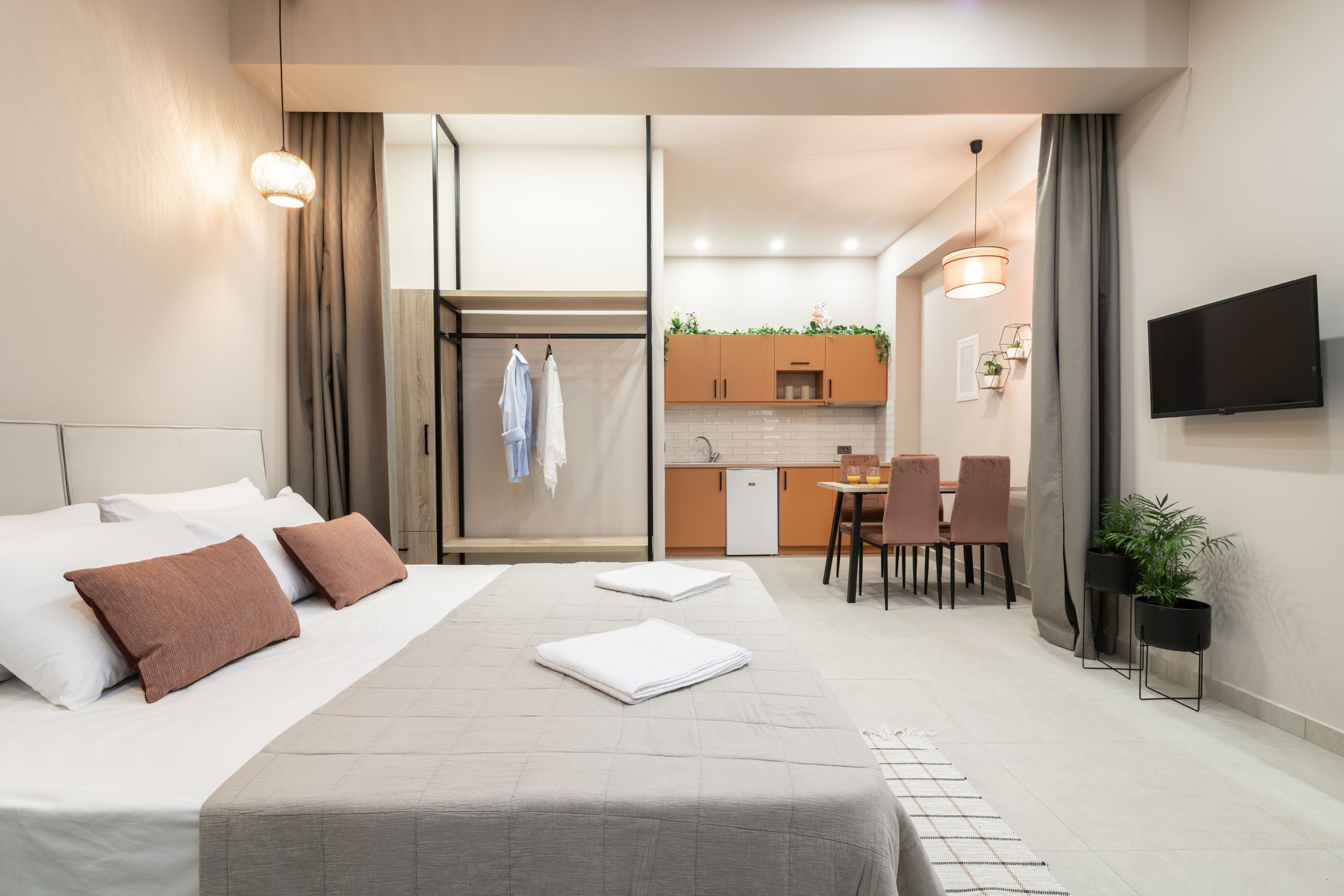 Design studio | Verduisterende gordijnen, een strijkplank/strijkijzer, gratis wifi