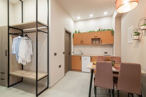 Estudio de diseñador | Cortinas blackout, tabla de planchar con plancha y wifi gratis 