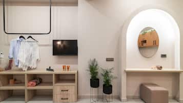 Comfort Studio | Blackout drapes, iron/ironing board, free WiFi
