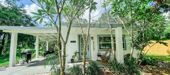 Curly’s Cottage a vintage coastal retreat