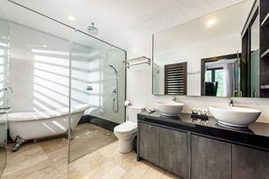 Presidential Room, 1 King Bed | Bathroom - HAKO HOTEL JBCC (Johor Bahru)