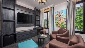 Presidential Room, 1 King Bed | Living area | Flat-screen TV