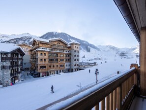 Property grounds - Spacious Ski-In/Ski-Out Apartment for 4 with Balcony in Central Val-d'Isère (Val-d'Isère)
