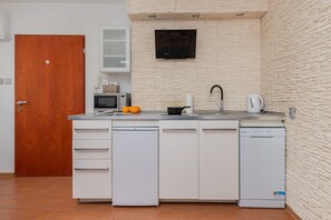 Microwave, dishwasher, cookware/dishes/utensils - Ogarna Apartment Old Town Gdańsk (Gdansk)