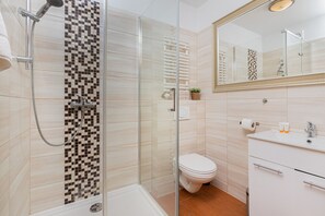 Shower, towels - Ogarna Apartment Old Town Gdańsk (Gdansk)