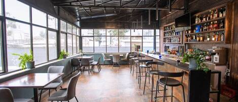 Bar (en la propiedad)