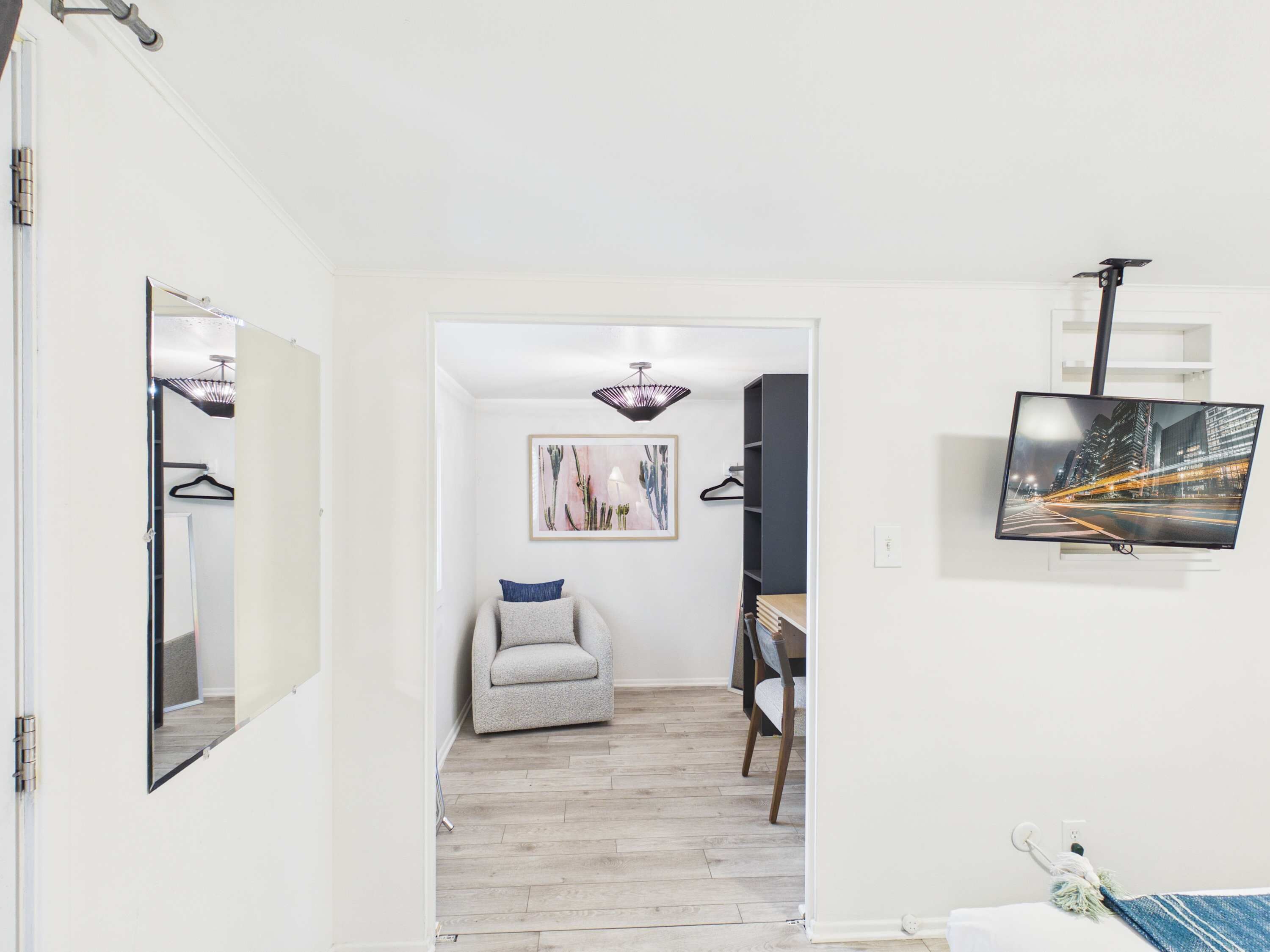 4 habitaciones, tabla de planchar con plancha, cuna de viaje y wifi 