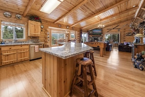 Cabin, 3 Bedrooms | Private kitchen