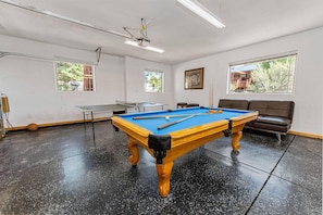 Cabaña, 4 habitaciones | Sala de juegos