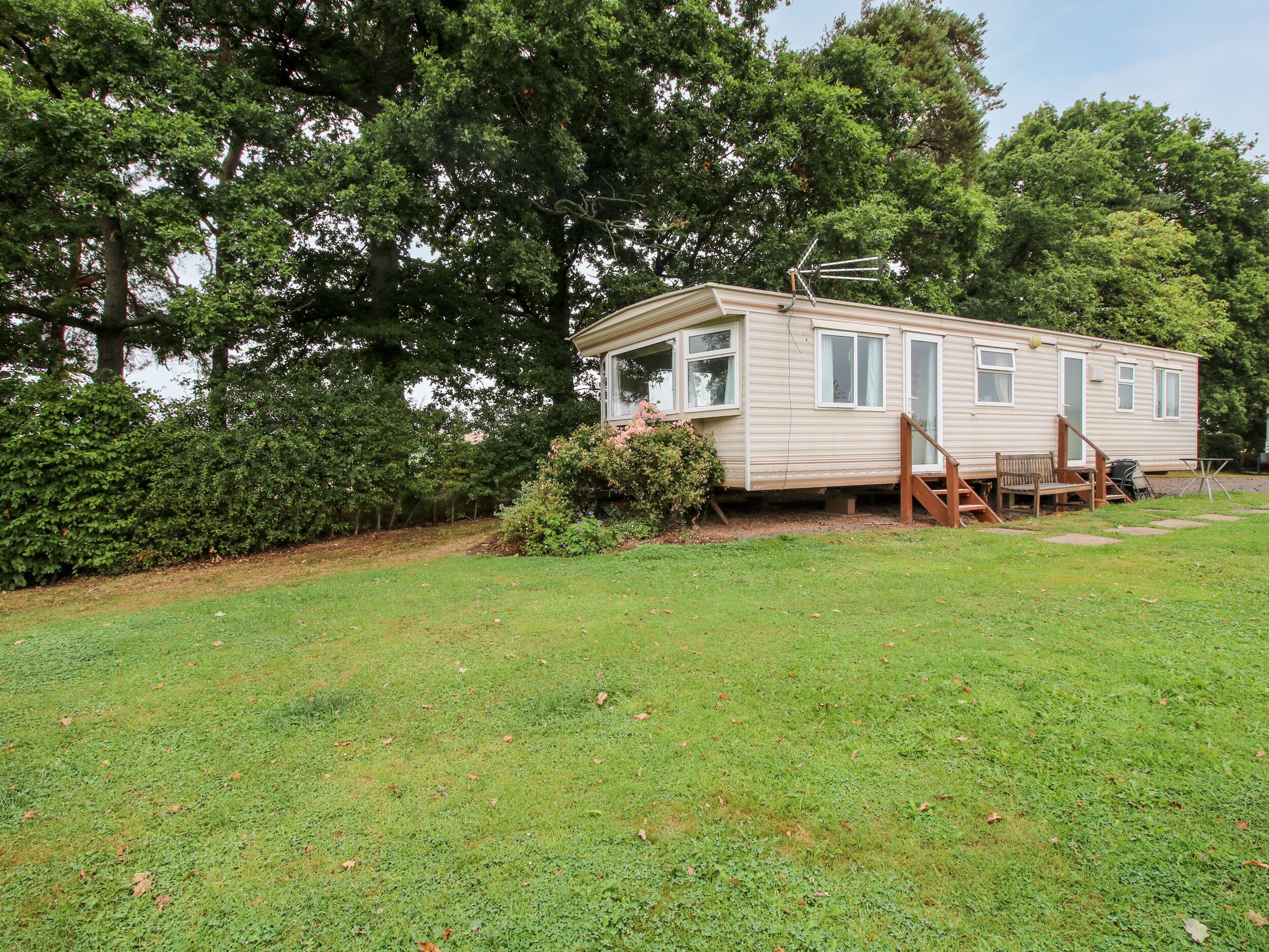 7 OLD ORCHARD, family friendly, with a garden in Much Wenlock
