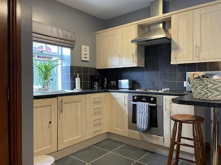 Apartment | Private kitchen | Fridge, microwave, oven, stovetop