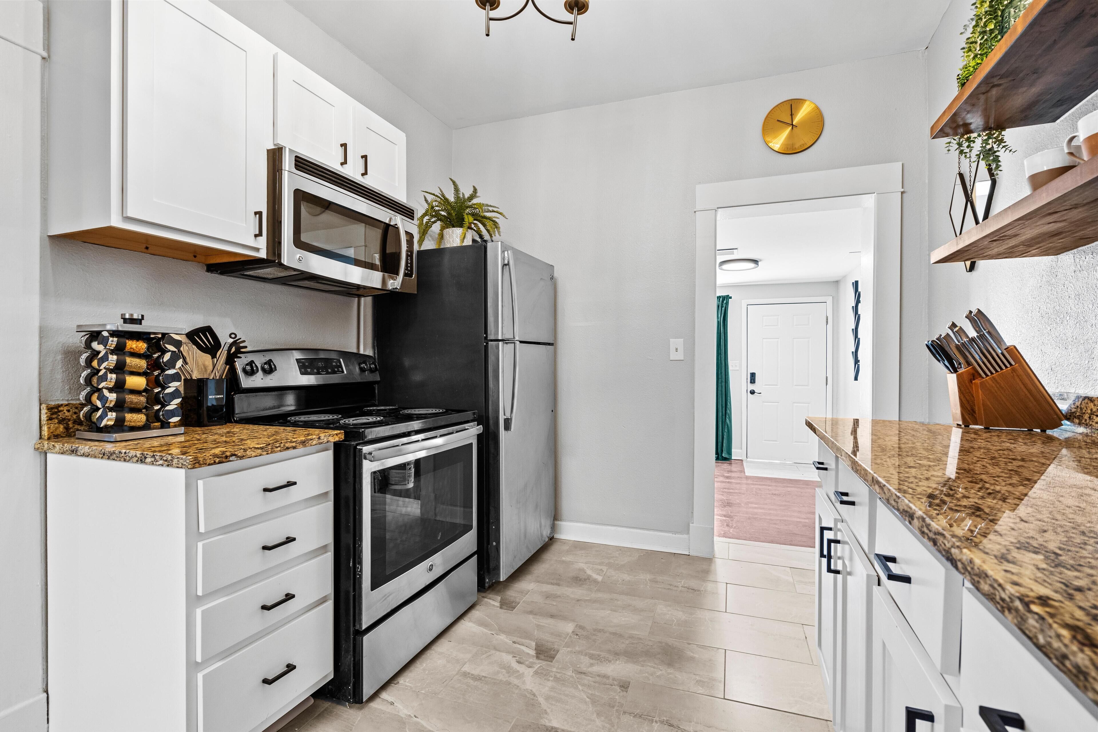 Beautifully Remodeled  3 bed + Walkable to Westport + Private Courtyard!