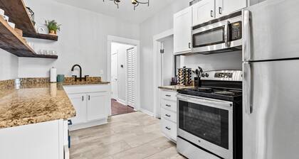 Beautifully Remodeled 3 bed + Walkable to Westport + Private Courtyard!