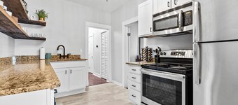 Beautifully Remodeled  3 bed + Walkable to Westport + Private Courtyard!