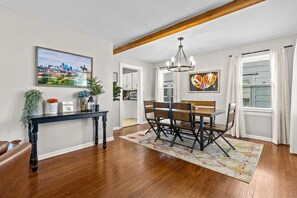 Dining - Waldo Craftsman - Walkable to shops & dining + fenced yard/parking! (Kansas City)