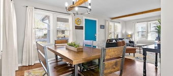 Waldo Craftsman - Walkable to shops & dining + fenced yard/parking!