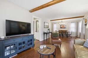 Smart TV - Waldo Craftsman - Walkable to shops & dining + fenced yard/parking! (Kansas City)