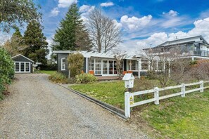 Exterior - Otupai Cottage  with free wifi (Taupo)